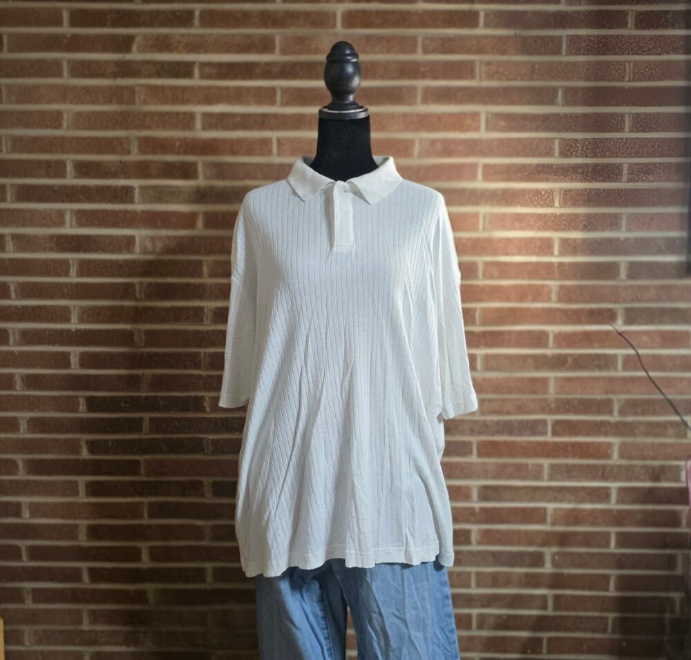 Claiborne Men's Large White Ribbed Knit Polo Shirt.